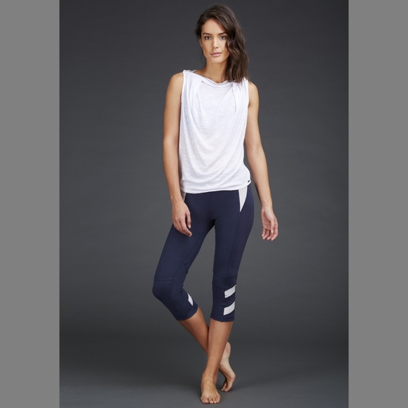 NWT Zobha Wonder Reflective Capri Leggings Blue Size Small MSRP $97 NEW - Picture 3 of 8